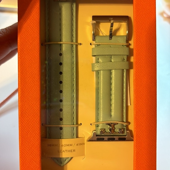 NIB Tory Burch Apple Watch Band 38/40/41mm - Picture 2 of 3